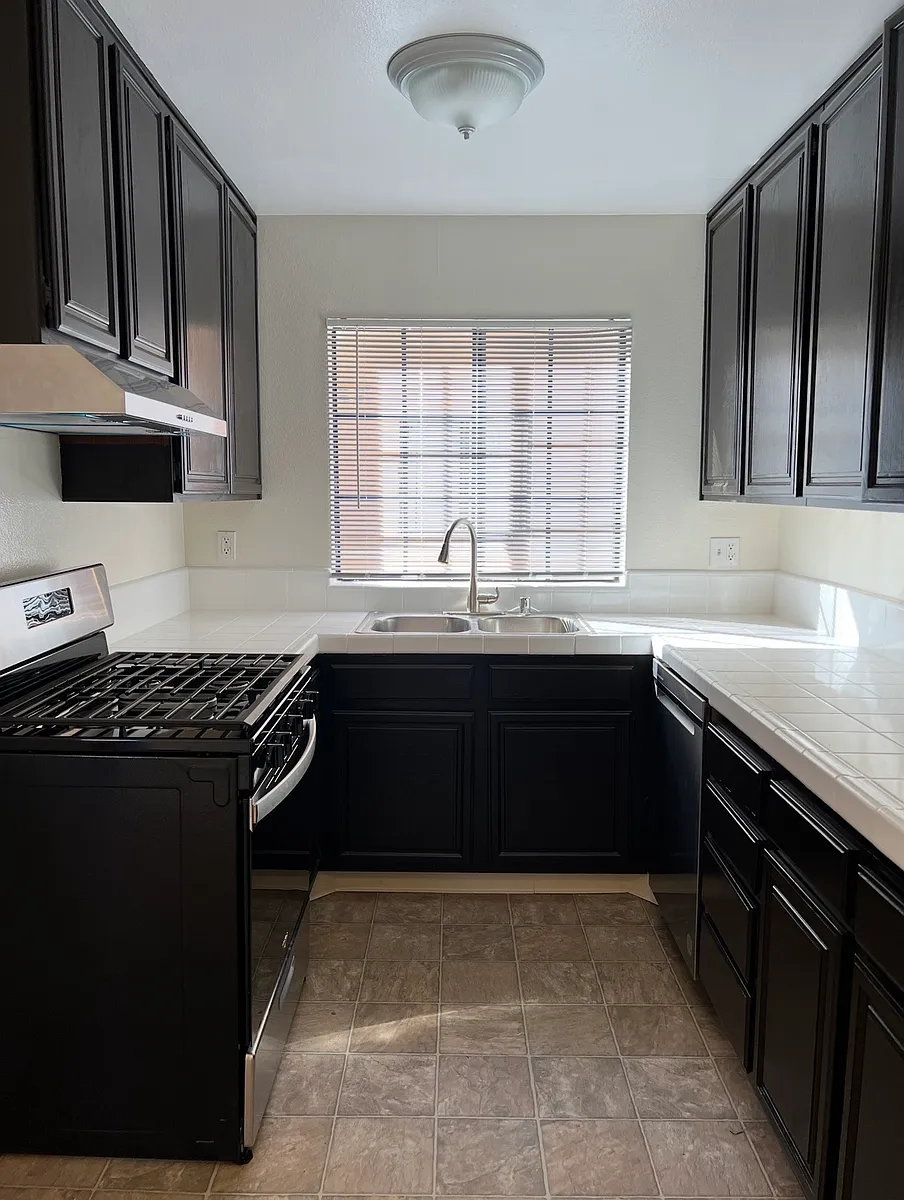 Building Photo - 234 W Fairview Ave #T202