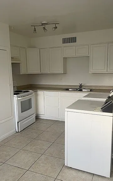 350 E Desert Inn Rd #B103 — Photo 14