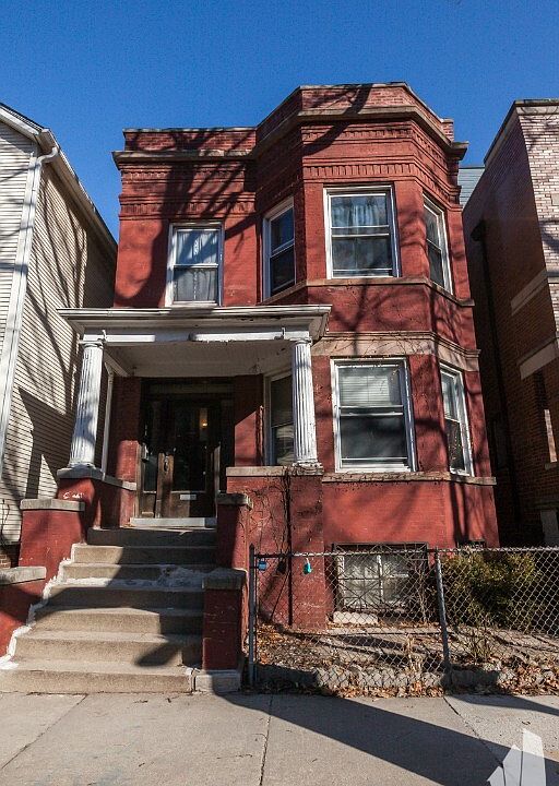 1st image of 1518 W Melrose St #1T