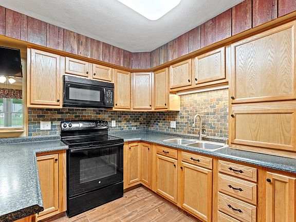 3rd image of 1209 S Ijams St