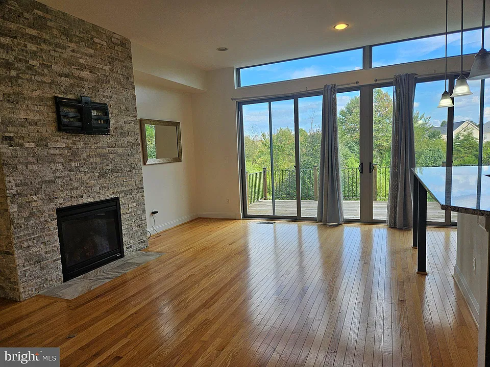 23380 Evening Primrose Sq