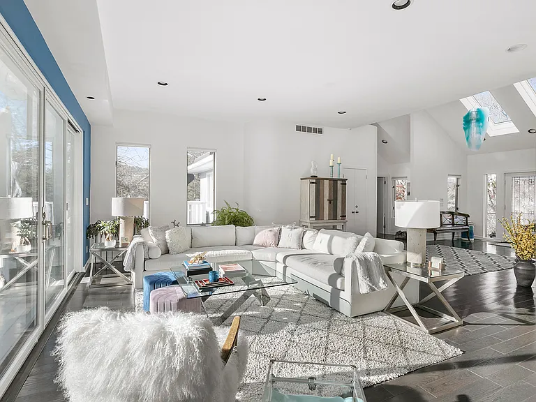 22 Maylen Dr — Photo 5