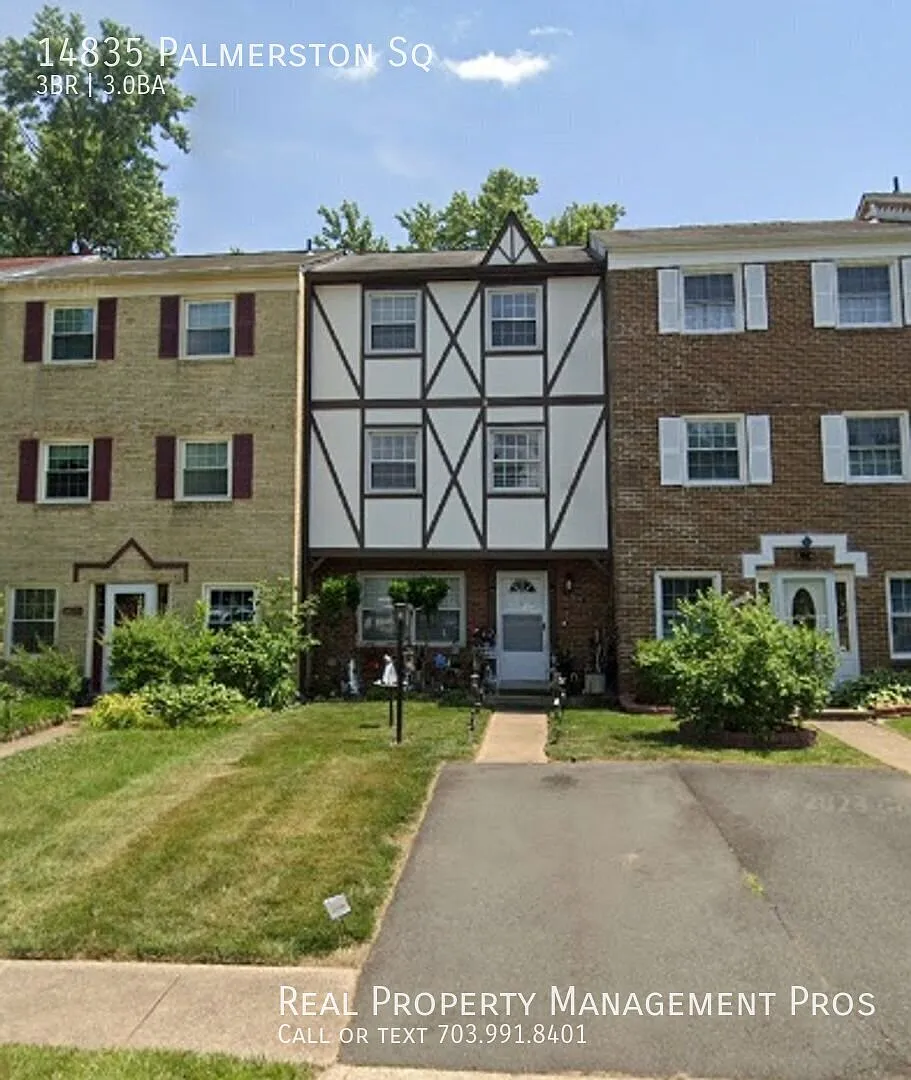 This spacious 3-level townhouse is a commuter's dream, offering easy access to major routes! — Photo 1
