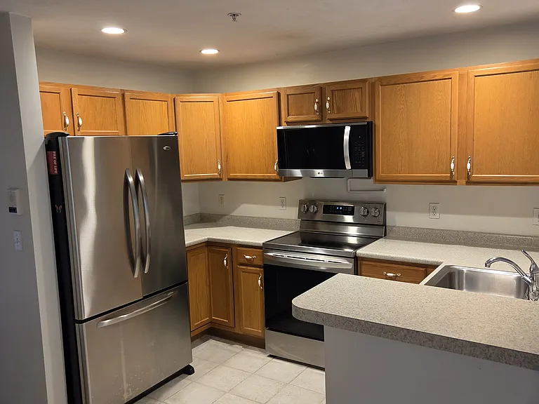 New oven and microwave installed last year. The oven is also an air fryer.