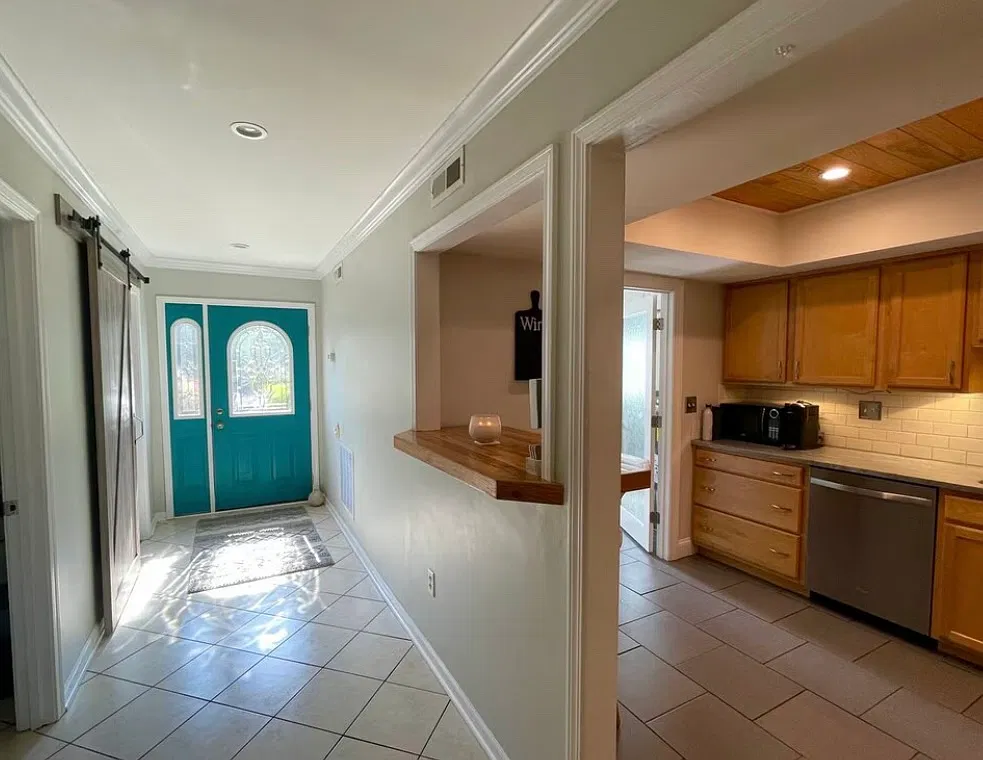 3 bed, 1660 sqft, $3,600 — Photo 2
