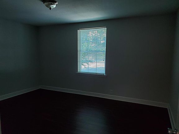 3rd image of 2717 Folts Dr #201