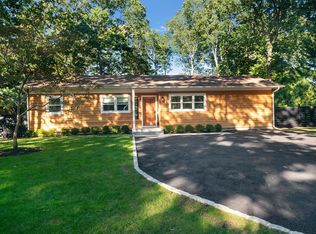 115 Woodbine Dr, East Hampton, NY 11937