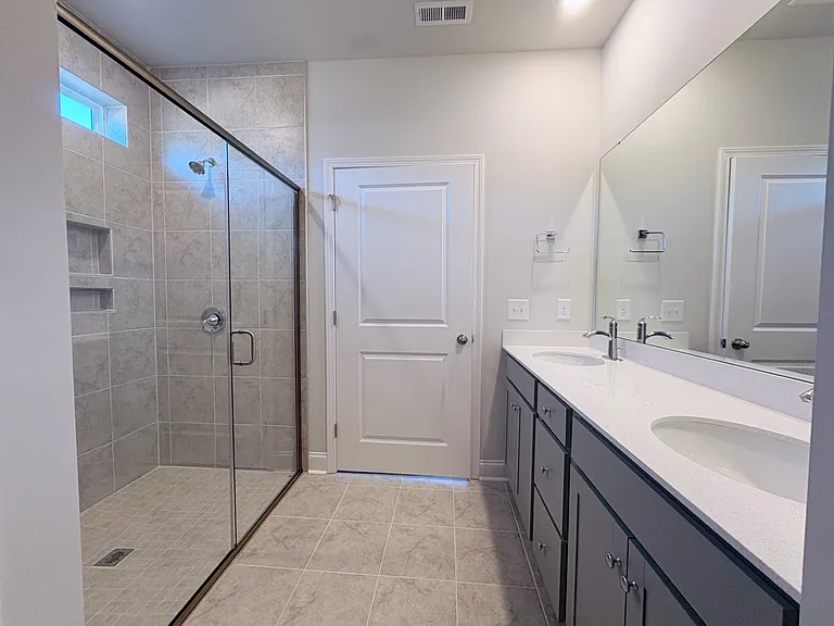 1038 Mapletree Ln — Photo 11