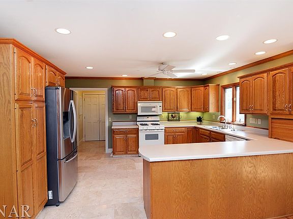 2nd image of 2905 Carlene Dr