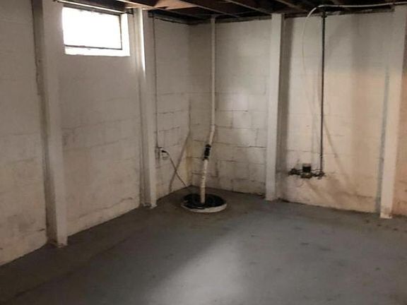 5th image of 2386 Joyce Ave