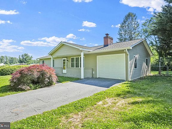 4th image of 810 Wisteria Dr
