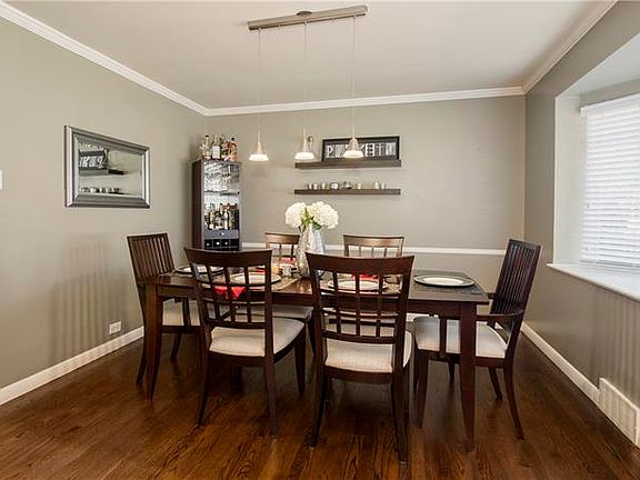3rd image of 6430 Glennox Ln