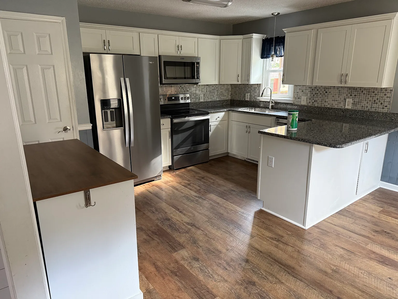 3 bed, 1450 sqft, $2,100 — Photo 3