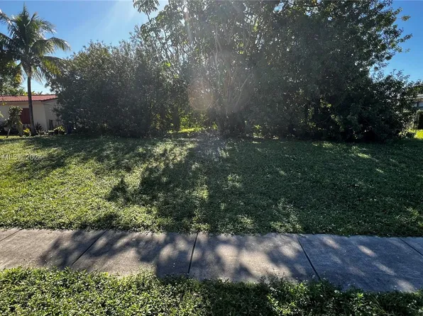1650 NE 170th St, North Miami Beach, FL 33162