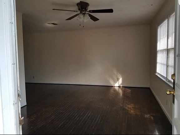 4th image of 1604 E Park Ave #A