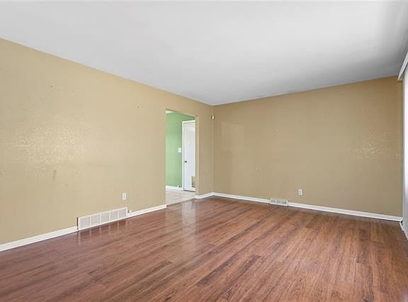 3rd image of 8808 Glenwood Ave