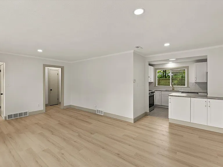 7522 High Dr — Photo 6