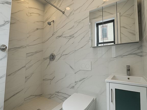 4th image of 126 Elizabeth St APT 5
