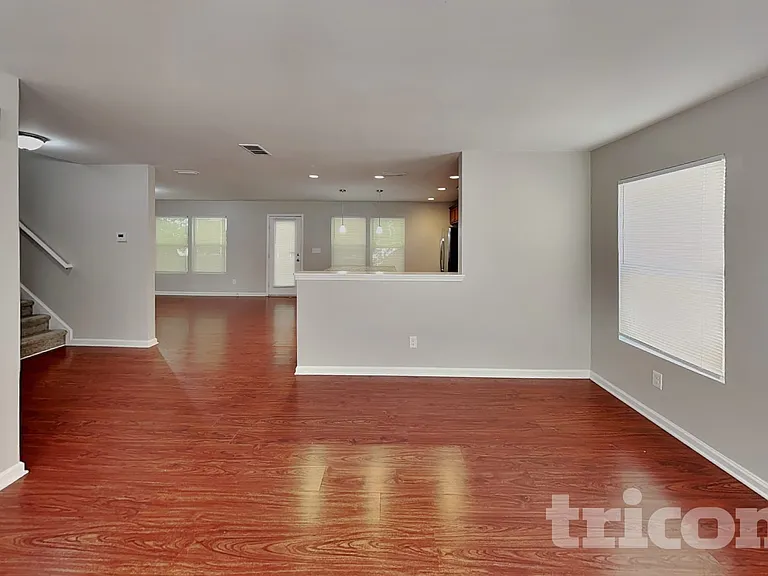 5633 Idlewild Rd N — Photo 2