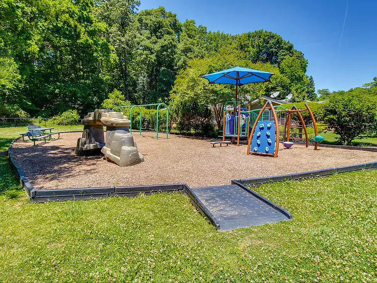 3218 Highland Dr SE — Photo 15