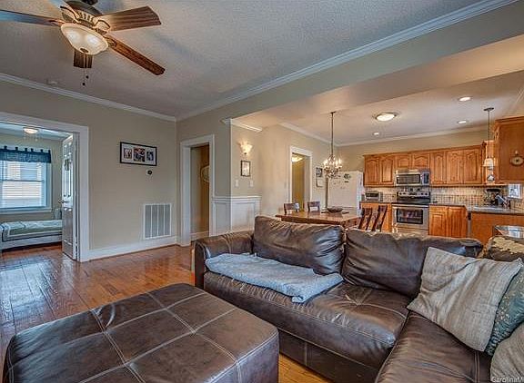 4th image of 1439 Perfection Ave #10