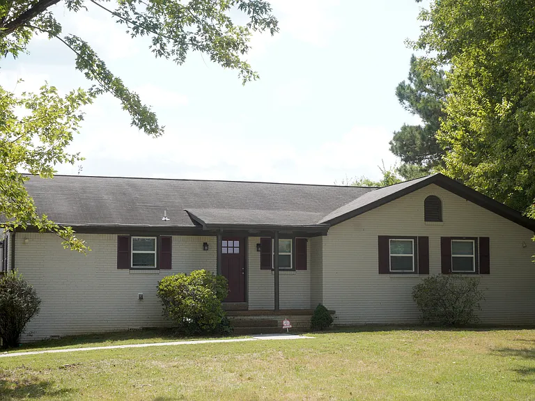 721 Maynard Ln — Photo 2