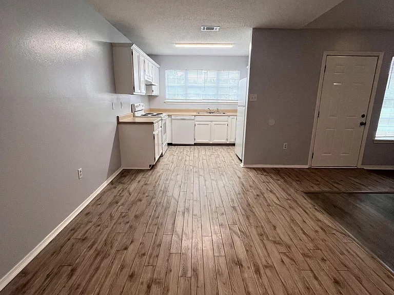 13181 Warren Dr — Photo 3