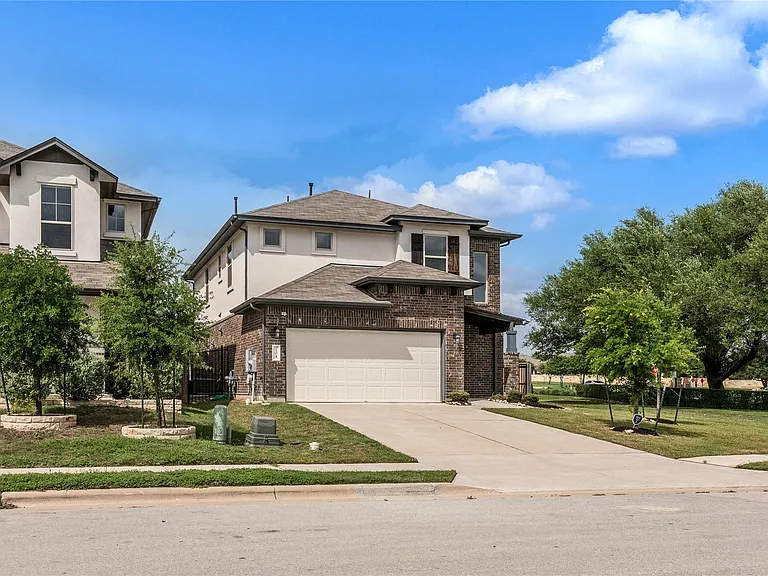 104 Turkey Creek Ln — Photo 2