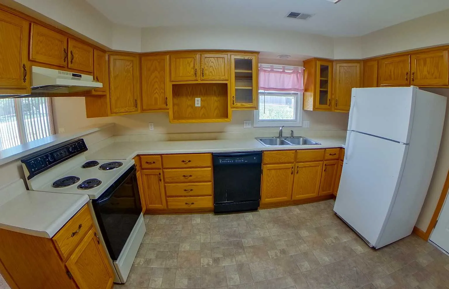 3D Tour Available! West Side + Fenced-in Yard + 2-Car Garage + Washer & Dryer! Available December... — Photo 2