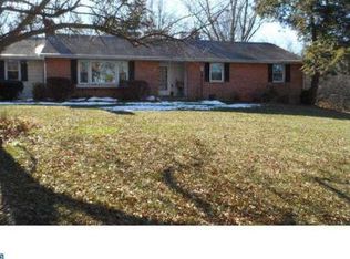 12 Meadowbrook Ln, Chalfont, PA 18914