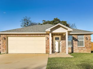 802 Pangburn St, Grand Prairie, TX 75051