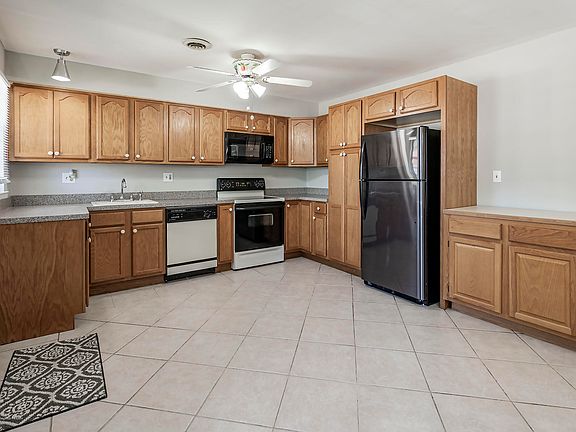 5th image of 25B Gramercy Ln #B