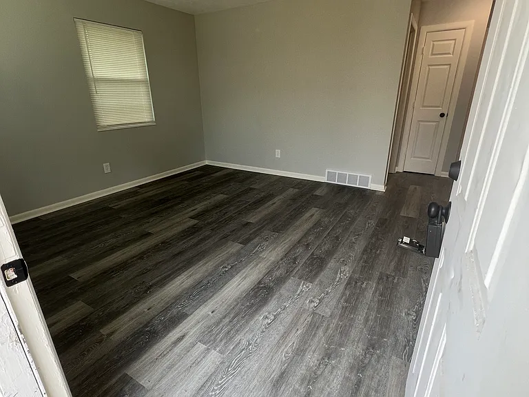 2559 & 2561 Edwin Ave #2561 — Photo 2
