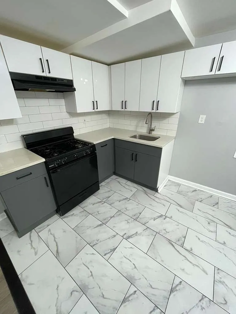 5 bed, 1.5 bath, $2,500 — Photo 1