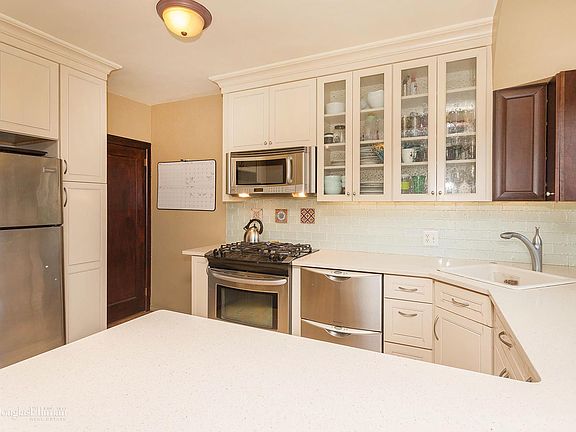5th image of 5037 61st St