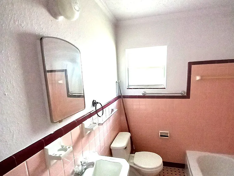 419 N Wentworth St — Photo 5