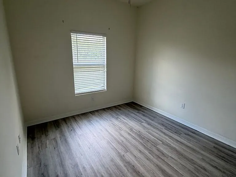 1060 San Cristobal Ave — Photo 3
