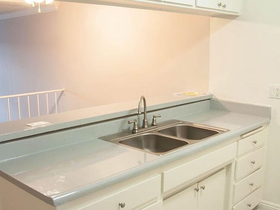 5th image of 20431 Saticoy St APT 113