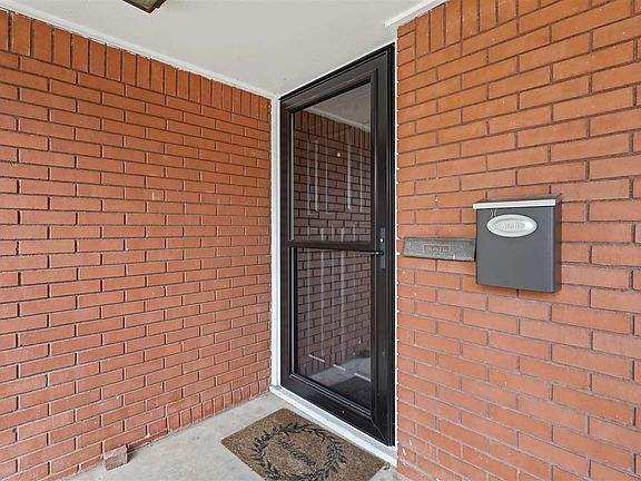 3rd image of 2311 W 10th Ave