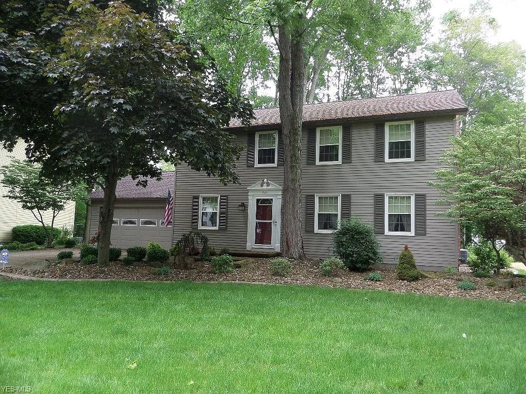 321 Sawmill Dr photo 1