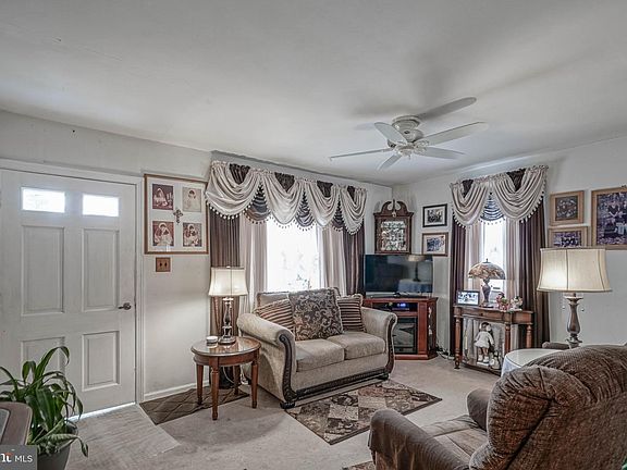 3rd image of 323 Florence Blvd
