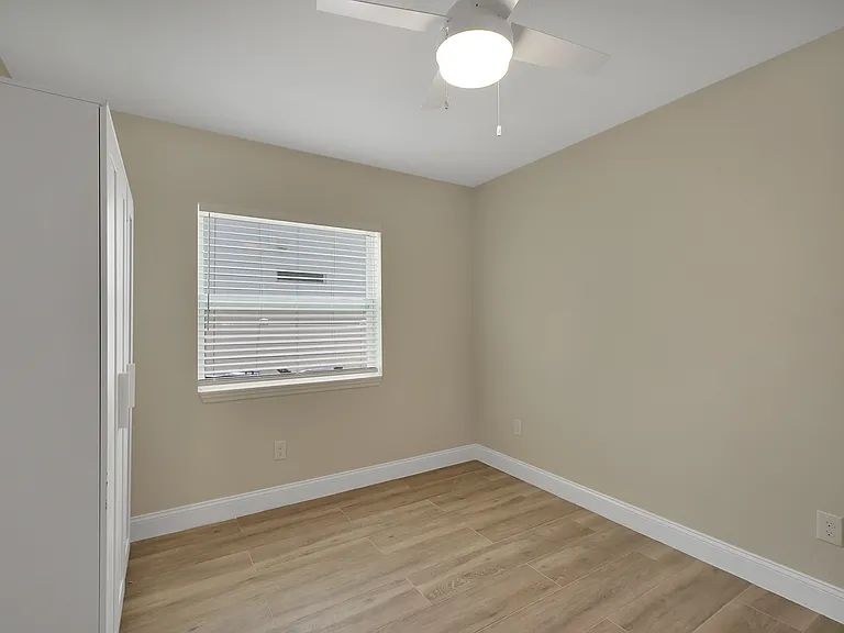 2509 W North B St — Photo 2
