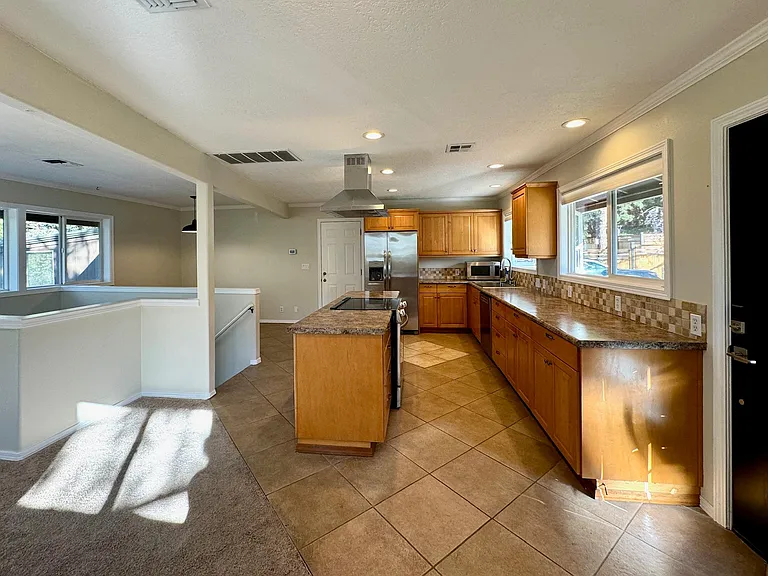 9406 SW 62nd Dr #B — Photo 4