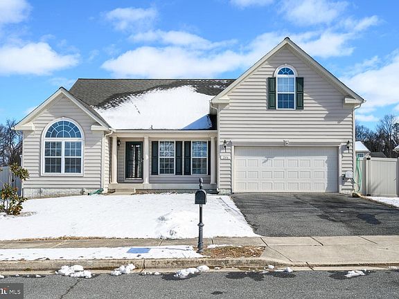 2nd image of 206 Camelot Dr