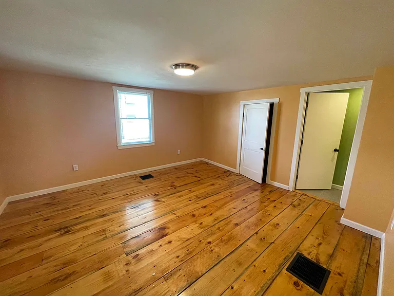 21 E Bow St — Photo 13