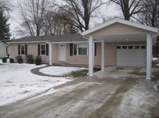 1623 Sunset Dr, Carmi, IL 62821