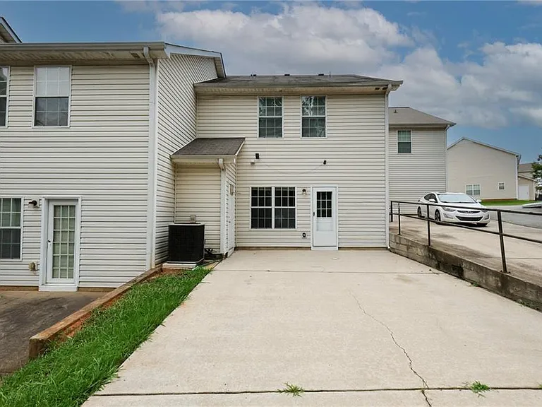 7705 Commerce Ct — Photo 31