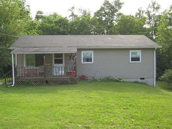 4th image of 141 Trenton St