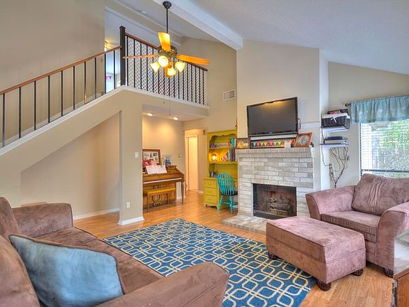5th image of 1006 Saint John Dr