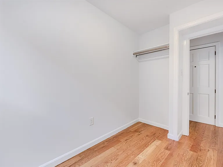 12 Foster St #6 — Photo 9